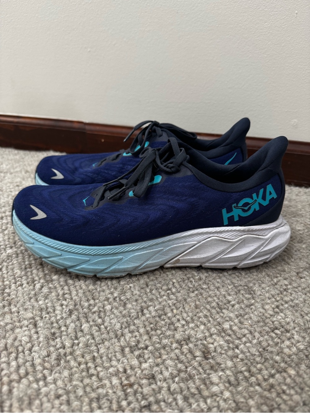 Hoka Size 8D Men’s Arahi 6 Running Shoes